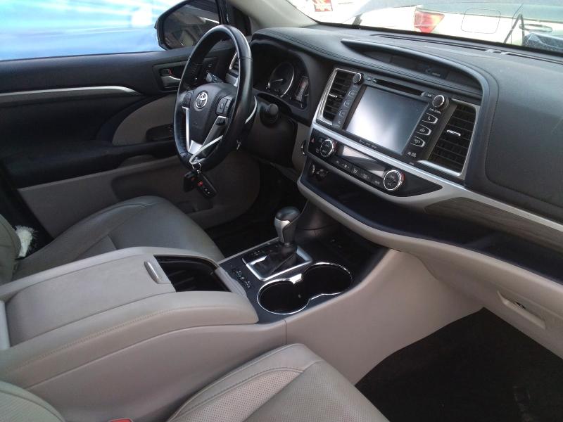 Photo 7 from auction – 2017 TOYOTA HIGHLANDER with VIN 5TDYZRFH6HS226479