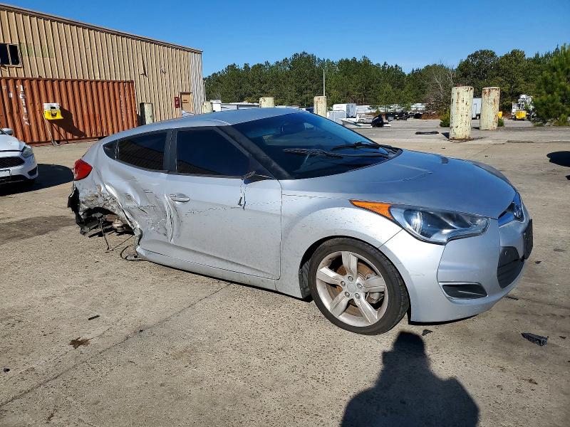 Photo 4 from auction – 2013 HYUNDAI VELOSTER with VIN KMHTC6AD4DU146257