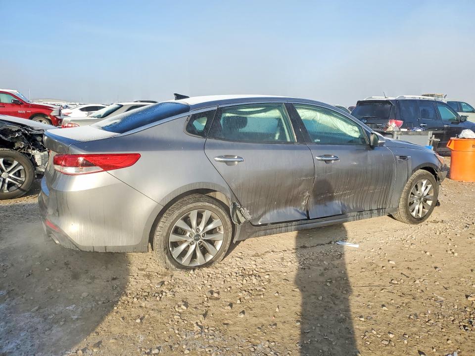 Photo 3 from auction – 2018 KIA OPTIMA with VIN 5XXGU4L38JG187875
