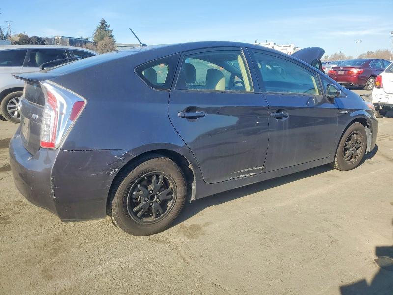 Photo 3 from auction – 2014 TOYOTA PRIUS with VIN JTDKN3DUXE0362532
