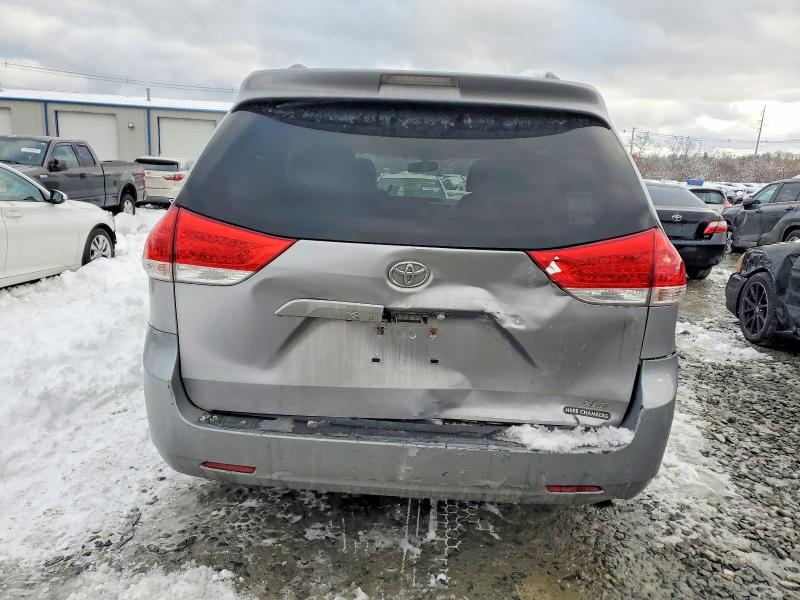 Photo 6 from auction – 2011 TOYOTA SIENNA XLE with VIN 5TDYK3DC6BS017646