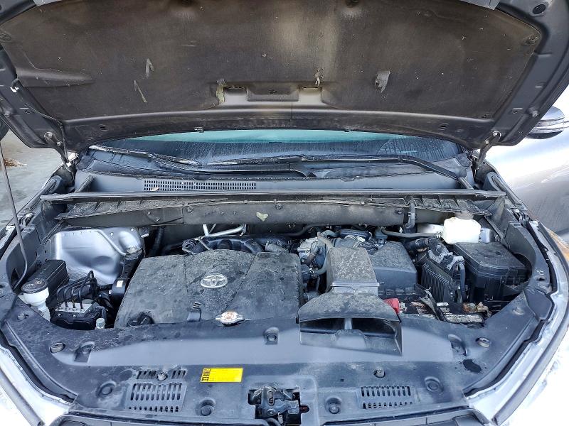 Photo 12 from auction – 2018 TOYOTA HIGHLANDER with VIN 5TDBZRFH5JS867439