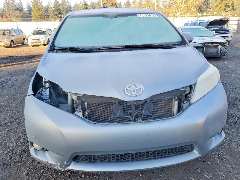 Photo 5 from auction – 2011 TOYOTA SIENNA XLE with VIN 5TDDK3DC4BS022827