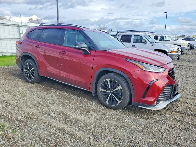 Photo 4 from auction – 2022 TOYOTA HIGHLANDER with VIN 5TDLZRBH5NS193597