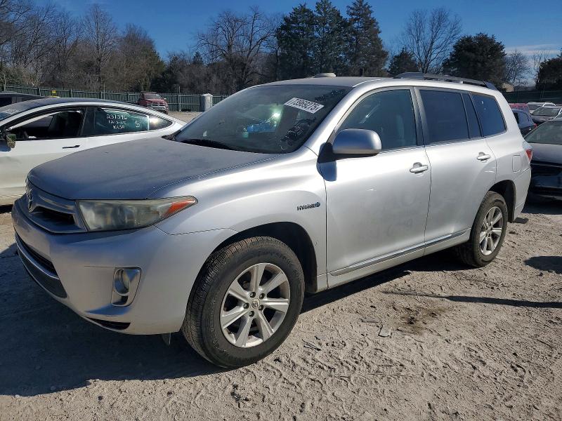 TOYOTA HIGHLANDER 2011 with VIN JTEBC3EHXB2003815 - Photo from auction