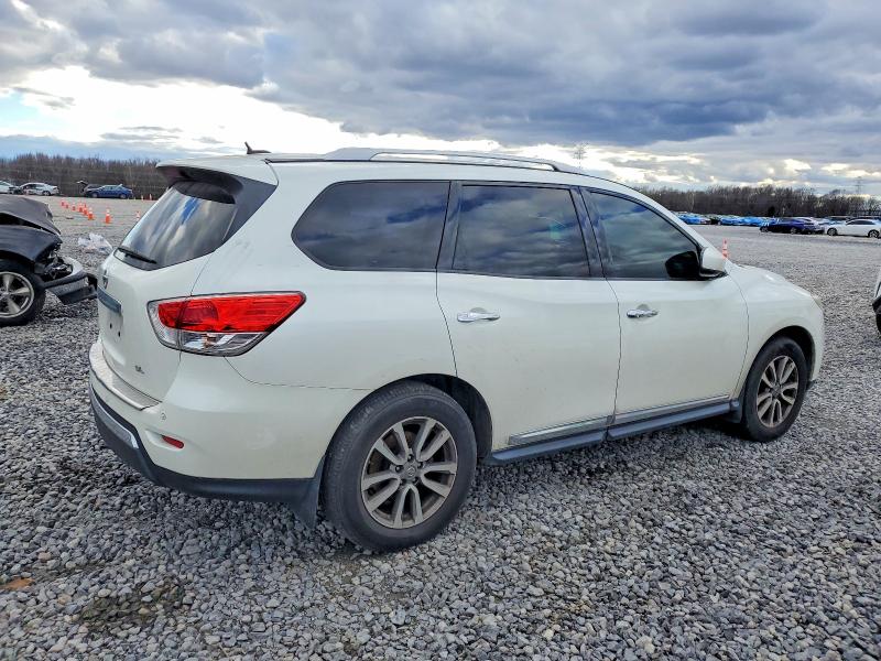 Photo 3 from auction – 2015 NISSAN PATHFINDER with VIN 5N1AR2MN2FC671782