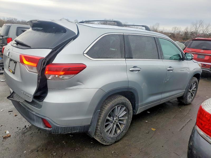 Photo 3 from auction – 2018 TOYOTA HIGHLANDER with VIN 5TDJZRFH4JS893719