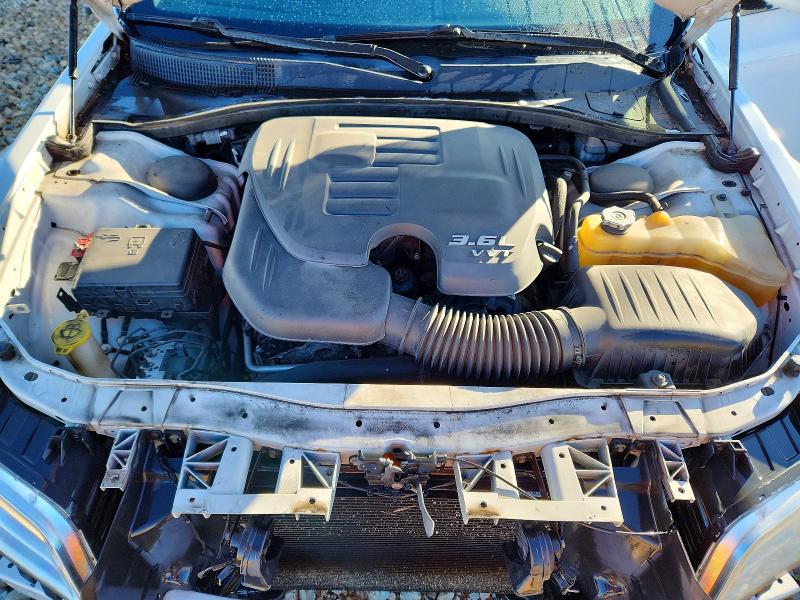 Photo 11 from auction – 2015 CHRYSLER 300 LIMITE with VIN 2C3CCAAG1FH930052
