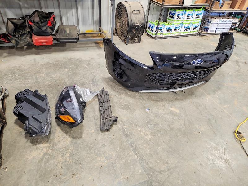 Photo 13 from auction – 2020 FORD ESCAPE SE with VIN 1FMCU9BZ6LUC54371