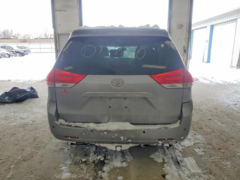 Photo 6 from auction – 2011 TOYOTA SIENNA XLE with VIN 5TDDK3DC1BS017200