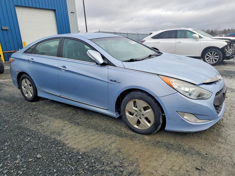 Photo 4 from auction – 2011 HYUNDAI SONATA with VIN KMHEC4A47BA000365