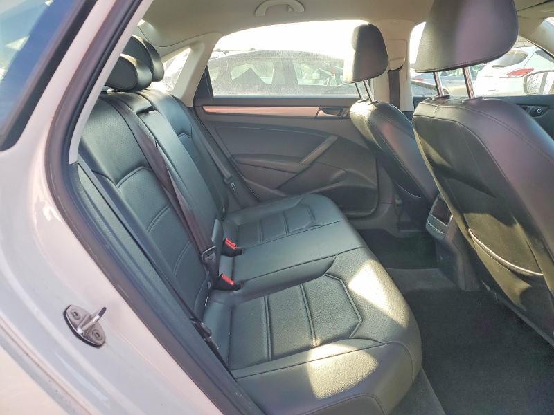 Photo 10 from auction – 2015 VOLKSWAGEN PASSAT S with VIN 1VWAT7A3XFC106098