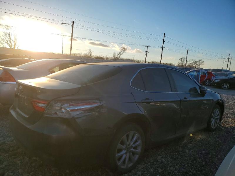 Photo 3 from auction – 2018 TOYOTA CAMRY with VIN 4T1B11HK6JU096353