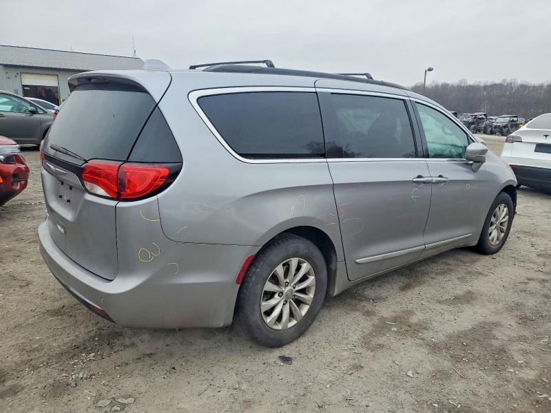 Photo 3 from auction – 2017 CHRYSLER PACIFICA T with VIN 2C4RC1BG8HR505798