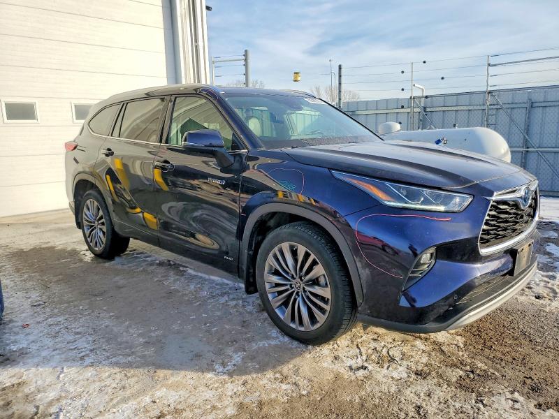 Photo 4 from auction – 2021 TOYOTA HIGHLANDER with VIN 5TDEBRCH7MS018617