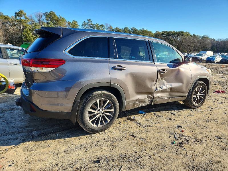 Photo 3 from auction – 2018 TOYOTA HIGHLANDER with VIN 5TDJZRFH6JS873665
