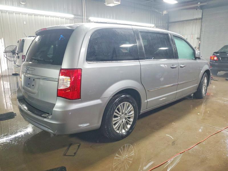 Photo 3 from auction – 2016 CHRYSLER TOWN & COU with VIN 2C4RC1CG0GR239948