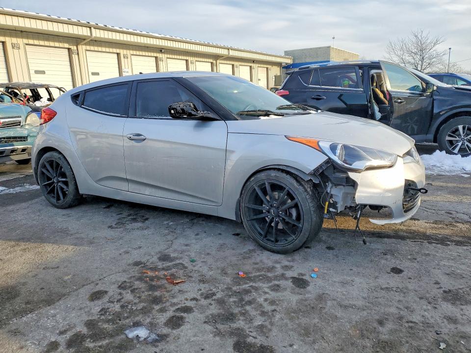 Photo 4 from auction – 2017 HYUNDAI VELOSTER with VIN KMHTC6AD4HU319975