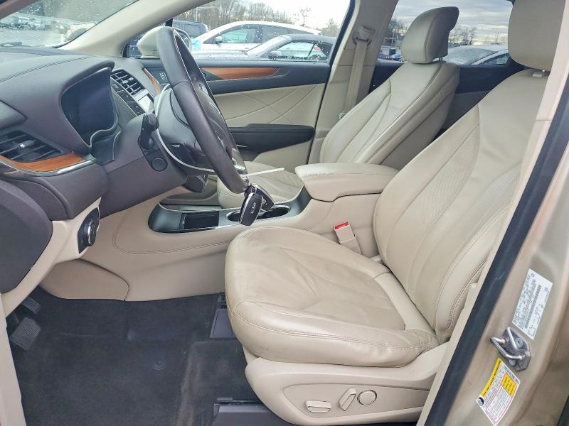 Photo 7 from auction – 2017 LINCOLN MKC SELECT with VIN 5LMCJ2C95HUL04115