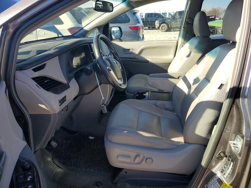 Photo 7 from auction – 2015 TOYOTA SIENNA XLE with VIN 5TDYK3DC3FS622147