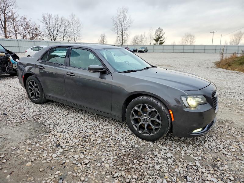 صورة رقم 4 من المزاد - 2018 CHRYSLER 300 S مع VIN 2C3CCAGG5JH120472