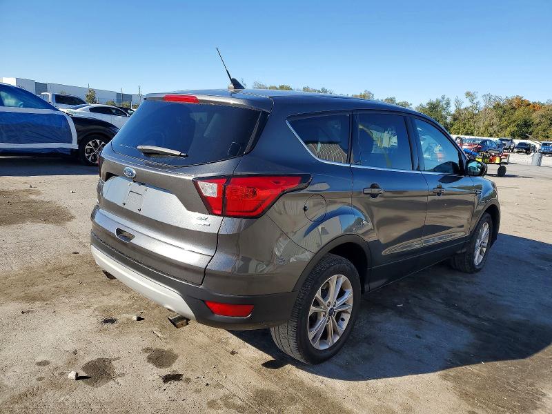 Photo 3 from auction – 2019 FORD ESCAPE SE with VIN 1FMCU9GD2KUA70380