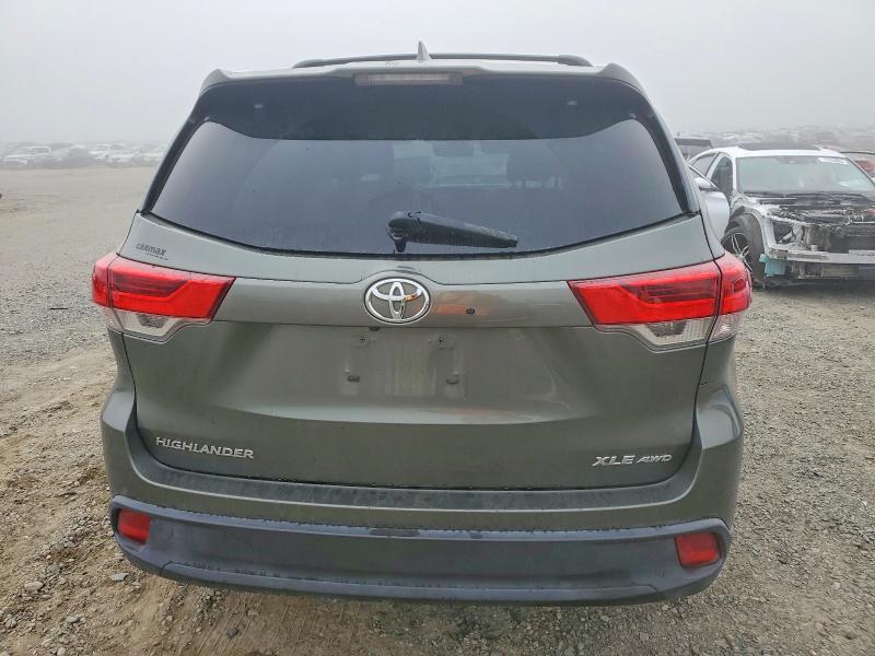 Photo 6 from auction – 2018 TOYOTA HIGHLANDER with VIN 5TDJZRFH2JS897381