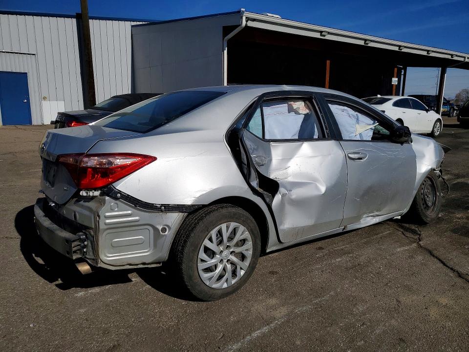 Photo 3 from auction – 2018 TOYOTA COROLLA with VIN 5YFBURHEXJP754175