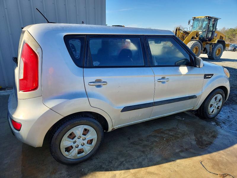 Photo 3 from auction – 2013 KIA SOUL with VIN KNDJT2A50D7762100