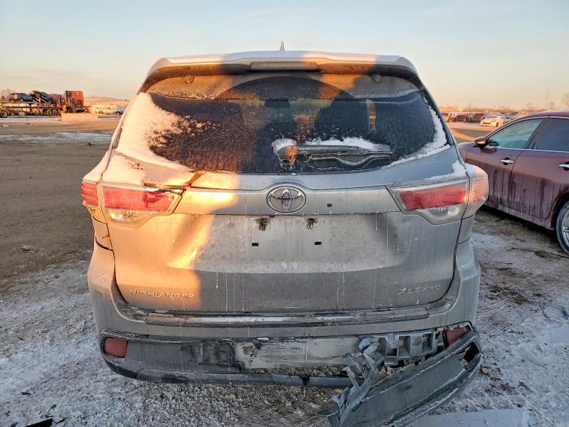 Photo 6 from auction – 2016 TOYOTA HIGHLANDER with VIN 5TDJKRFH8GS352153