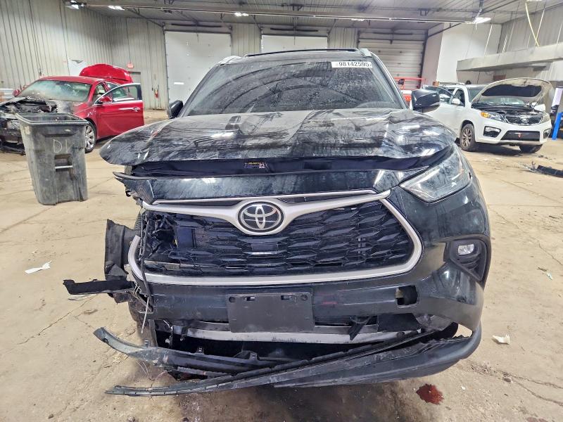 Photo 5 from auction – 2022 TOYOTA HIGHLANDER with VIN 5TDGZRBH0NS193301