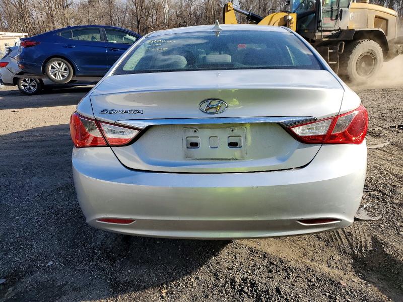 Photo 6 from auction – 2011 HYUNDAI SONATA with VIN 5NPEB4AC3BH142624