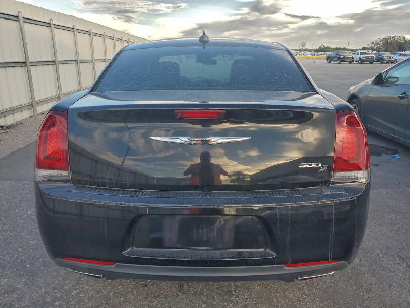 Photo 6 from auction – 2017 CHRYSLER 300 S with VIN 2C3CCABG9HH662756
