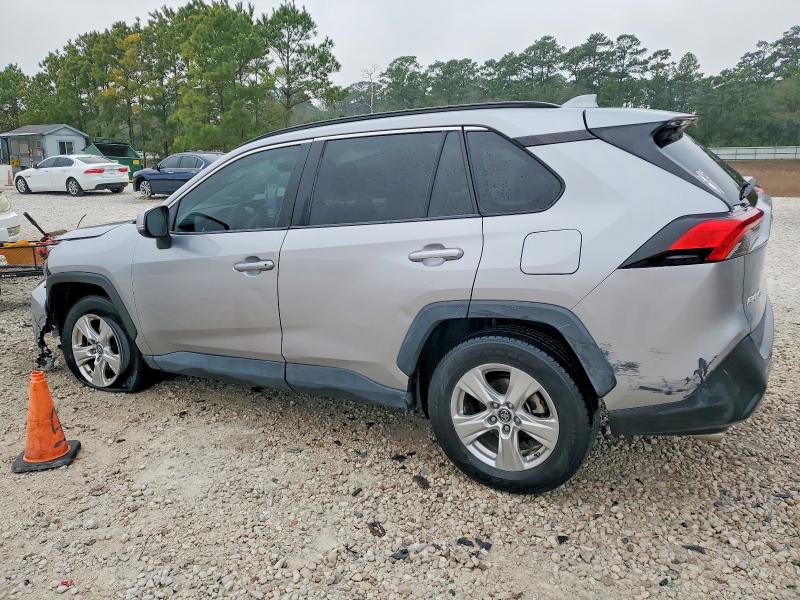 Photo 2 from auction – 2019 TOYOTA RAV4 with VIN 2T3W1RFV9KC014803