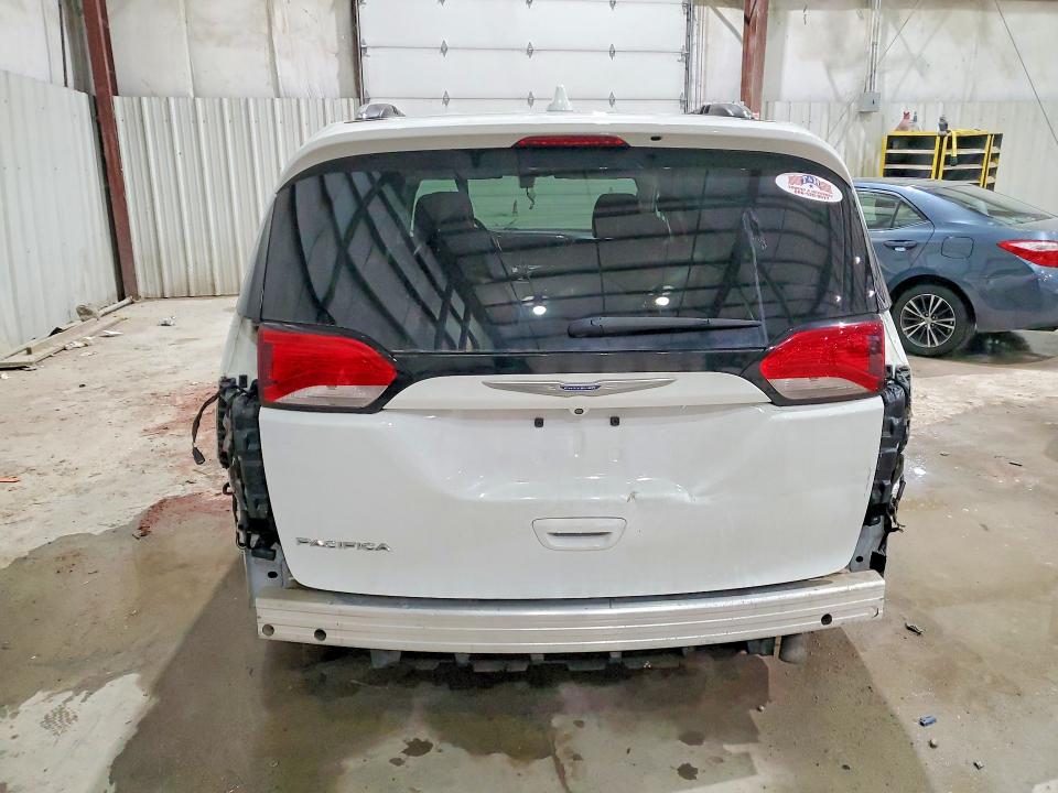 Photo 6 from auction – 2018 CHRYSLER PACIFICA with VIN 2C4RC1BG2JR154179