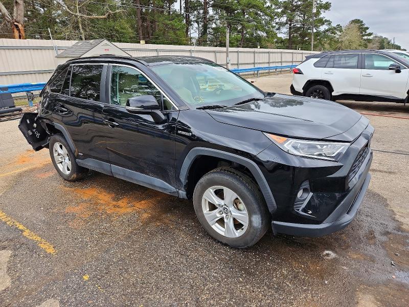 Photo 4 from auction – 2020 TOYOTA RAV4 XLE with VIN 4T3R6RFVXLU002979
