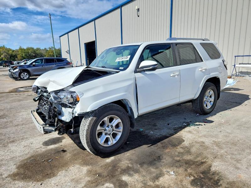 TOYOTA 4RUNNER SR 2015 with VIN JTEZU5JR8F5085618 - Photo from auction