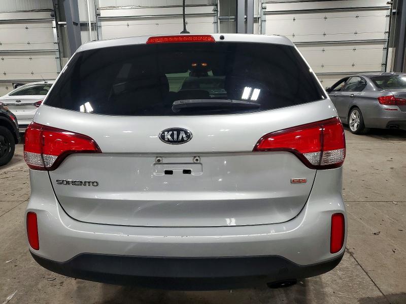 Photo 6 from auction – 2015 KIA SORENTO LX with VIN 5XYKTCA64FG568467