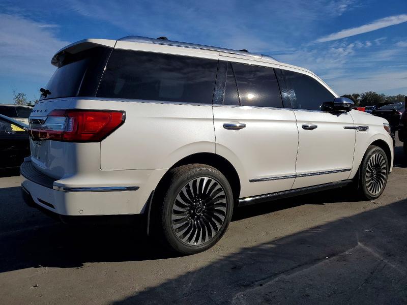 Photo 3 from auction – 2018 LINCOLN NAVIGATOR with VIN 5LMJJ2TT2JEL18105