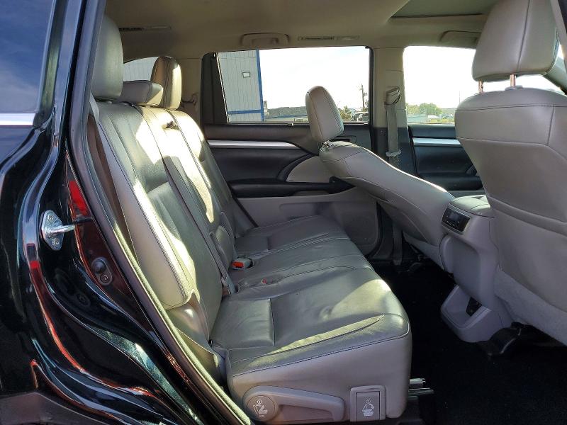Photo 10 from auction – 2017 TOYOTA HIGHLANDER with VIN 5TDKZRFH0HS510759
