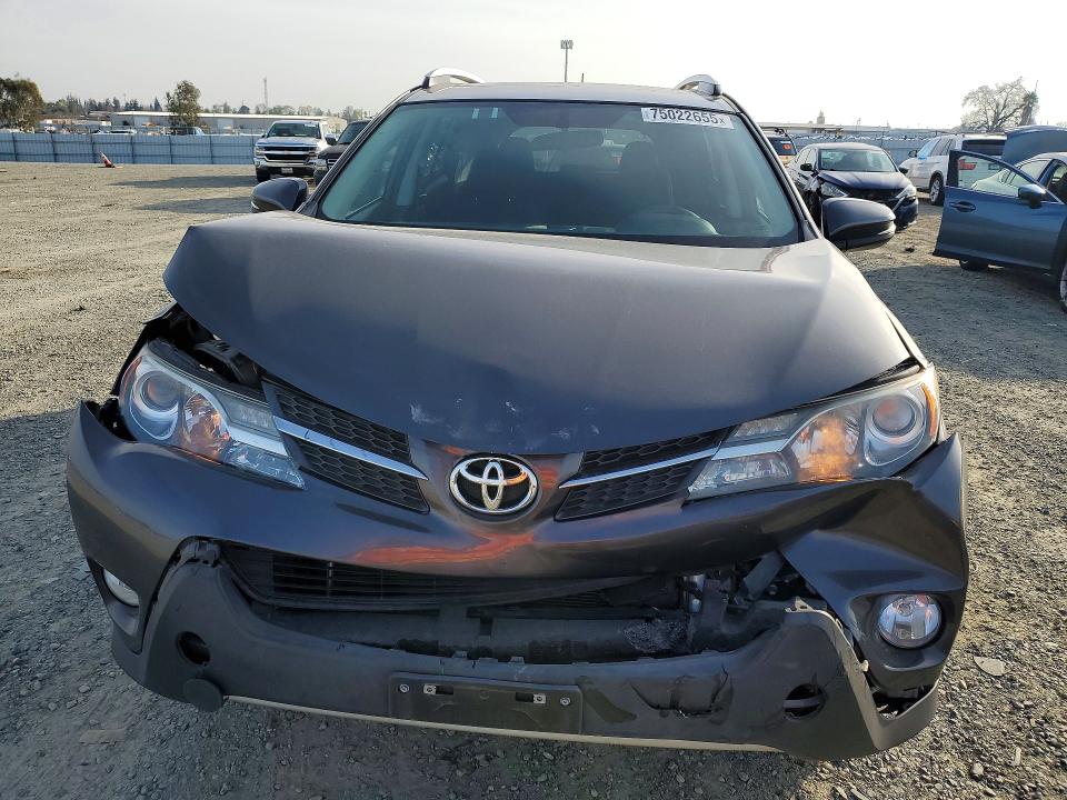 Photo 5 from auction – 2015 TOYOTA RAV4 with VIN 2T3RFREV7FW359610