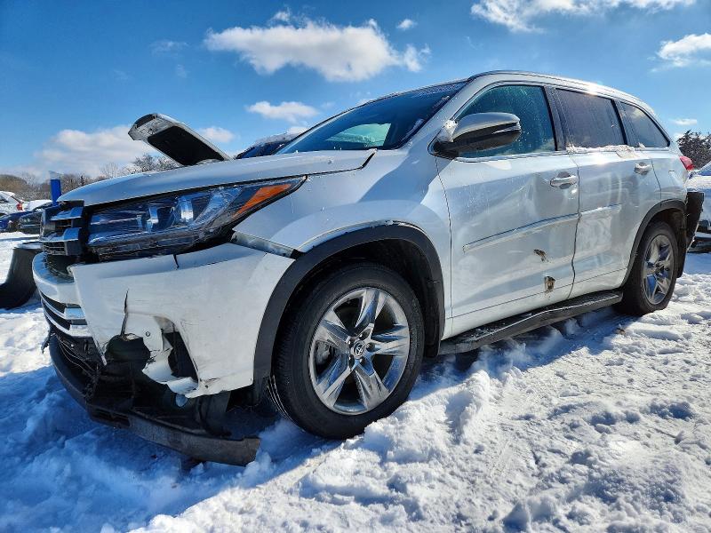 TOYOTA HIGHLANDER 2017 with VIN 5TDDZRFH4HS385368 - Photo from auction
