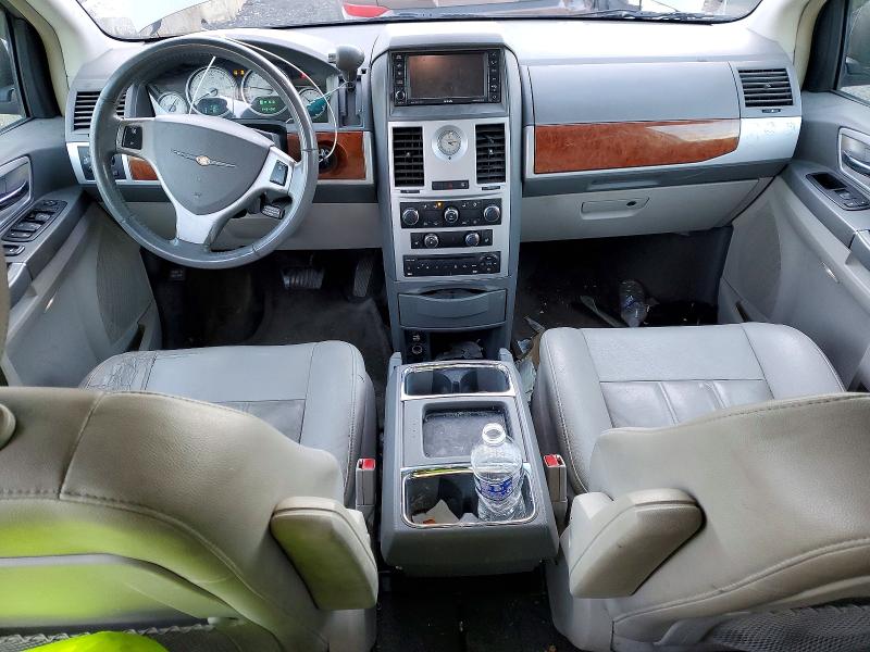 Photo 8 from auction – 2009 CHRYSLER TOWN & COU with VIN 2A8HR54119R565779