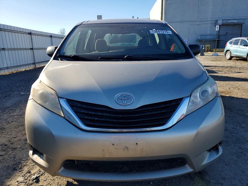 Photo 5 from auction – 2017 TOYOTA SIENNA with VIN 5TDZZ3DC8HS869022