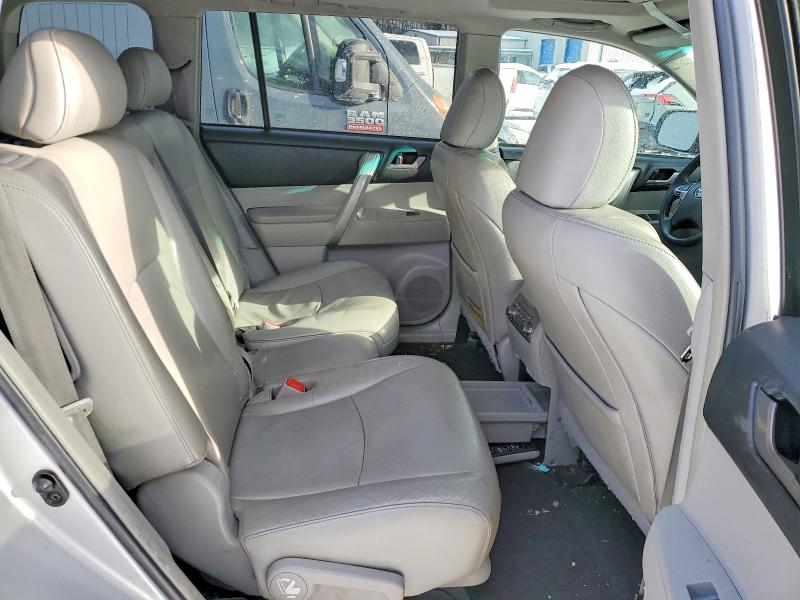 Photo 11 from auction – 2012 TOYOTA HIGHLANDER with VIN 5TDBK3EH0CS136102