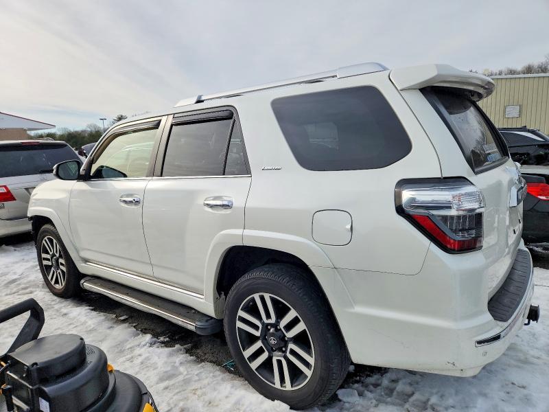 Photo 2 from auction – 2018 TOYOTA 4RUNNER SR with VIN JTEBU5JR9J5535805