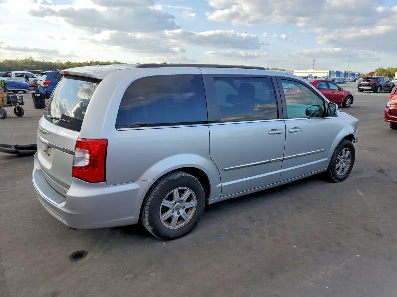 Photo 3 from auction – 2012 CHRYSLER TOWN & COU with VIN 2C4RC1BG7CR300885