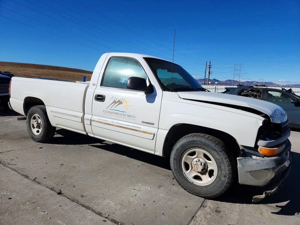 Photo 4 from auction – 2000 CHEVROLET SILVERADO with VIN 1GCEC14W5YE102720