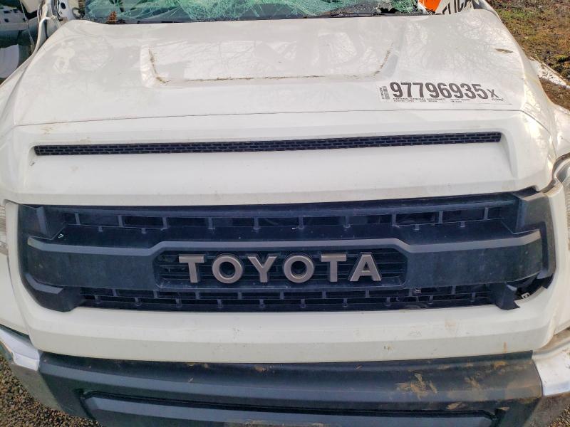Photo 11 from auction – 2017 TOYOTA TUNDRA with VIN 5TFDY5F12HX613103