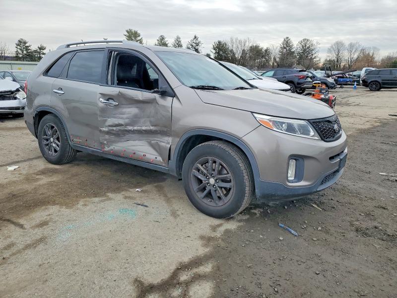 Photo 4 from auction – 2015 KIA SORENTO with VIN 5XYKT3A68FG662075